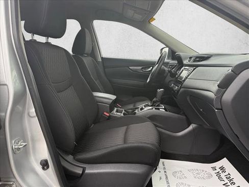 Used 2018 Nissan Rogue SV FWD image 17
