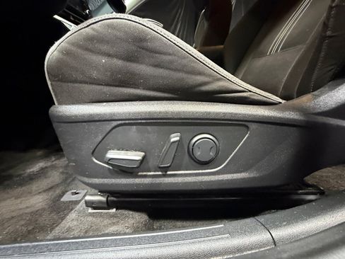 Used 2022 Hyundai Elantra SEL w/ Convenience + Premium Package FWD image 14