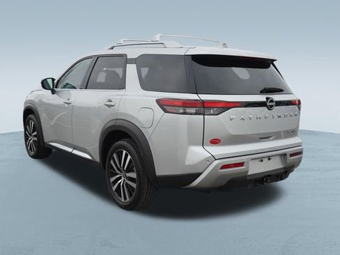 Used 2023 Nissan Pathfinder Platinum image 6
