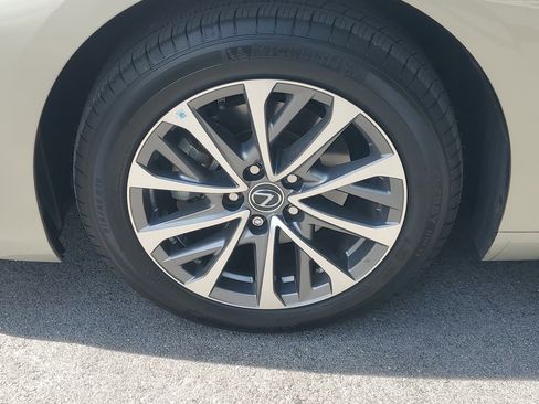 Certified 2023 Lexus ES 350 w/ Accessory Package (Z2) FWD image 4