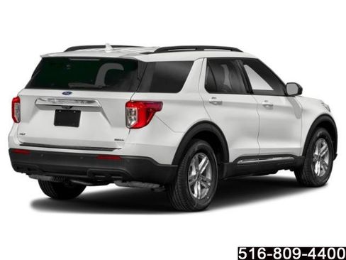 Used 2022 Ford Explorer XLT w/ Equipment Group 202A AWD/4WD image 2