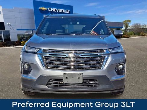 Used 2023 Chevrolet Traverse LT image 3