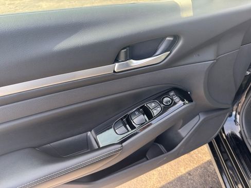 Used 2023 Nissan Altima 2.5 SV FWD image 21