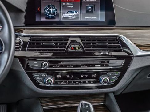 Used 2019 BMW 530i w/ Convenience Package RWD image 31