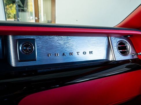 Used 2022 Rolls-Royce Phantom Sedan image 56