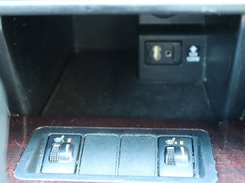 Used 2012 Toyota Camry XLE FWD image 33