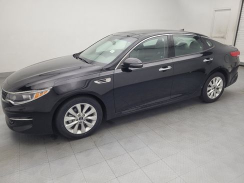 Used 2018 Kia Optima EX w/ Premium Package image 2