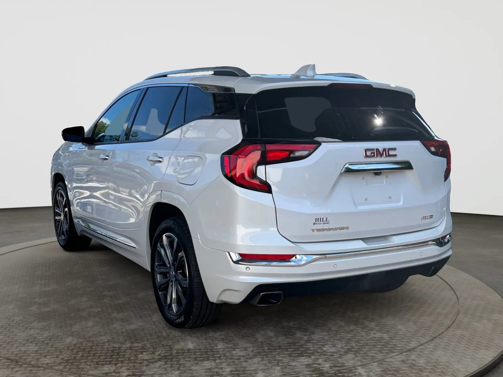 Used 2020 GMC Terrain Denali w/ Denali Premium Package AWD/4WD image 8