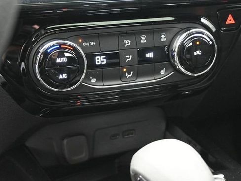 New 2026 Chevrolet Trax RS w/ Sunroof Package FWD image 32