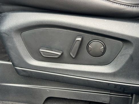 Used 2022 Ford Explorer XLT w/ Equipment Group 202A image 23