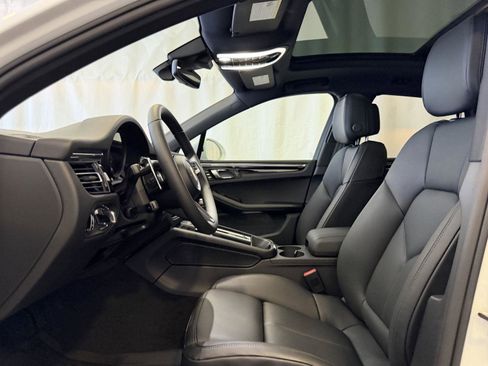 New 2026 Porsche Macan image 5