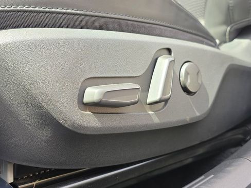 Used 2023 Kia Niro EX FWD image 25