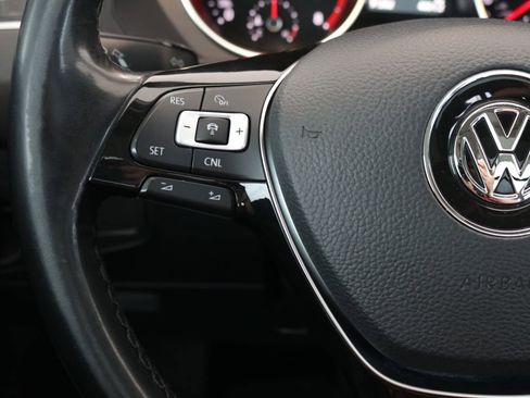 Used 2018 Volkswagen Tiguan SEL AWD/4WD image 50