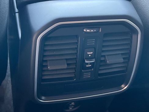 Certified 2026 Porsche Macan AWD/4WD image 15