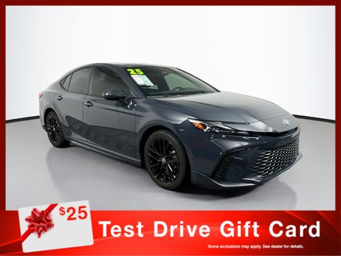 Used 2025 Toyota Camry SE w/ Convenience Package FWD image 1
