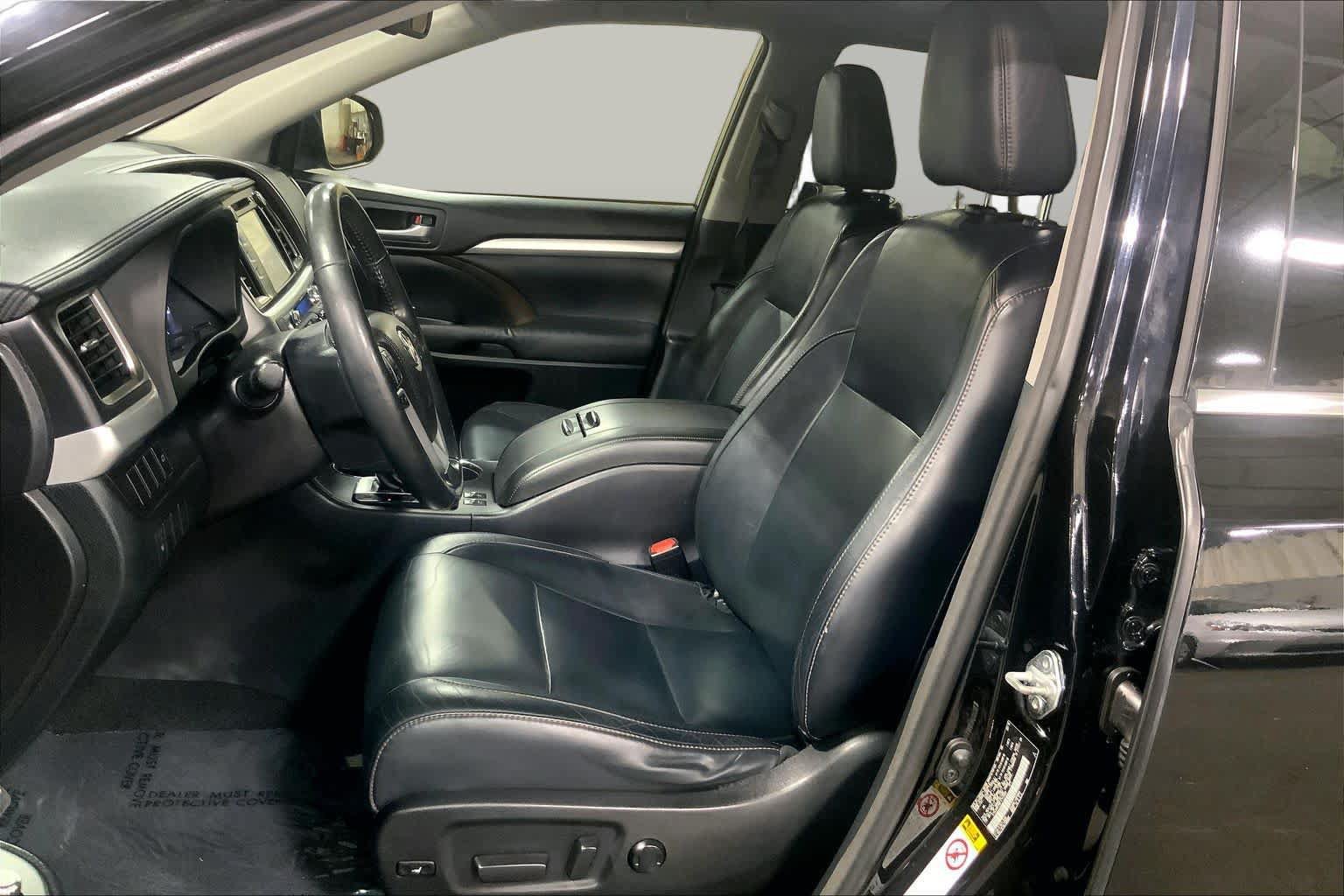 Used 2015 Toyota Highlander XLE AWD/4WD image 8