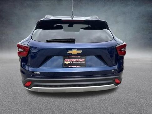 Used 2024 Chevrolet Trax LT w/ Driver Confidence Package FWD image 9