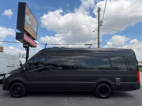 Used 2022 Mercedes-Benz Sprinter 4500 w/ Parking Package image 4