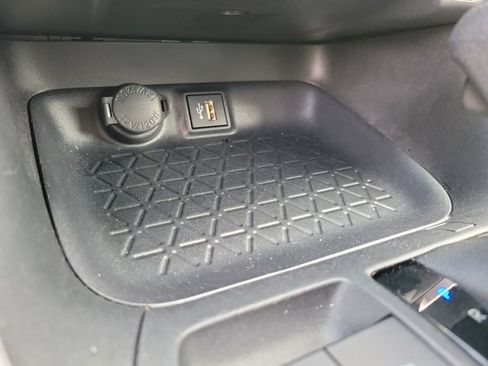 Used 2025 Toyota RAV4 XLE AWD/4WD image 12