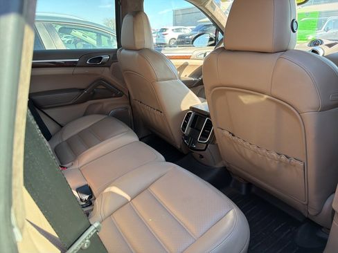 Used 2014 Porsche Cayenne Turbo S image 6