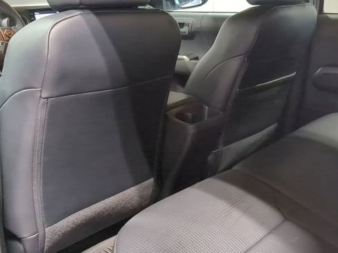 Used 2021 Toyota Tacoma Limited image 30