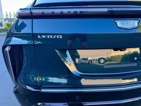 Used 2024 Cadillac Lyriq Luxury AWD/4WD image 12