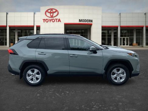 Certified 2021 Toyota RAV4 XLE w/ Convenience Package FWD image 5