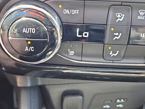 Used 2024 Chevrolet TrailBlazer LT w/ Convenience Package AWD/4WD image 19