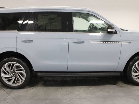 New 2027 Lincoln Navigator Premiere RWD image 10