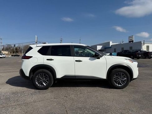 Used 2023 Nissan Rogue S image 2