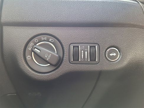 Used 2023 Chrysler 300 Touring L image 27