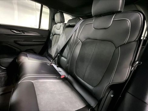 New 2025 Jeep Grand Cherokee Altitude image 26