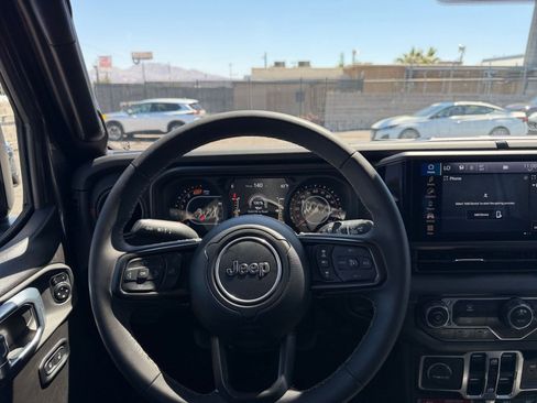Used 2025 Jeep Wrangler Unlimited Rubicon AWD/4WD image 33