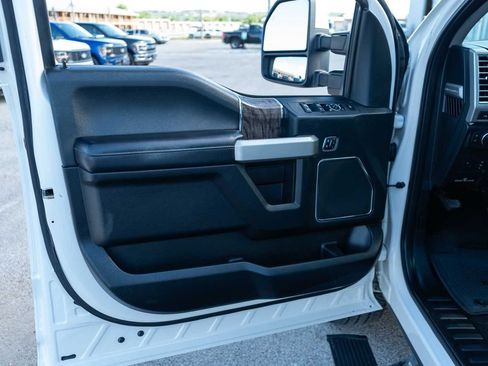 Used 2017 Ford F250 Lariat w/ Lariat Ultimate Package AWD/4WD image 11