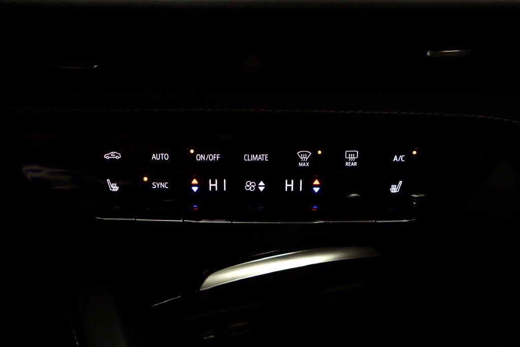 Used 2023 Buick Envision Essence w/ Sport Touring Package AWD/4WD image 30