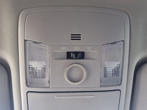 Used 2018 Toyota RAV4 LE FWD image 5
