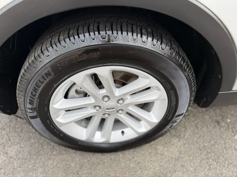 Used 2016 Ford Explorer XLT w/ Equipment Group 202A image 12