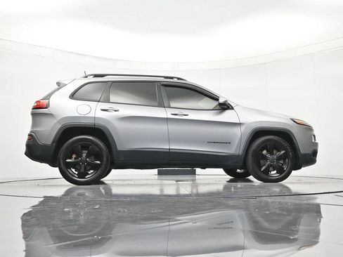Used 2016 Jeep Cherokee Latitude FWD image 39