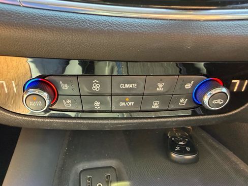 Used 2018 Buick Enclave Premium FWD image 16
