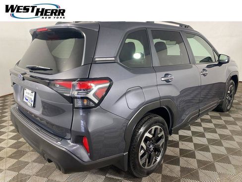 Used 2025 Subaru Forester Premium AWD/4WD image 21