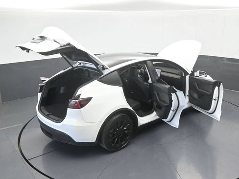 Used 2022 Tesla Model Y Long Range AWD/4WD image 67