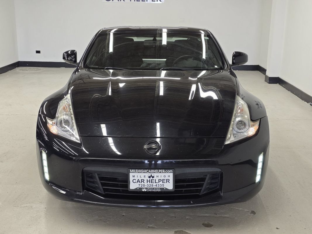 Used 2017 Nissan 370Z Coupe RWD image 2