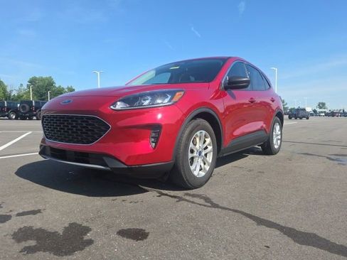 Used 2022 Ford Escape SE w/ Convenience Package FWD image 2