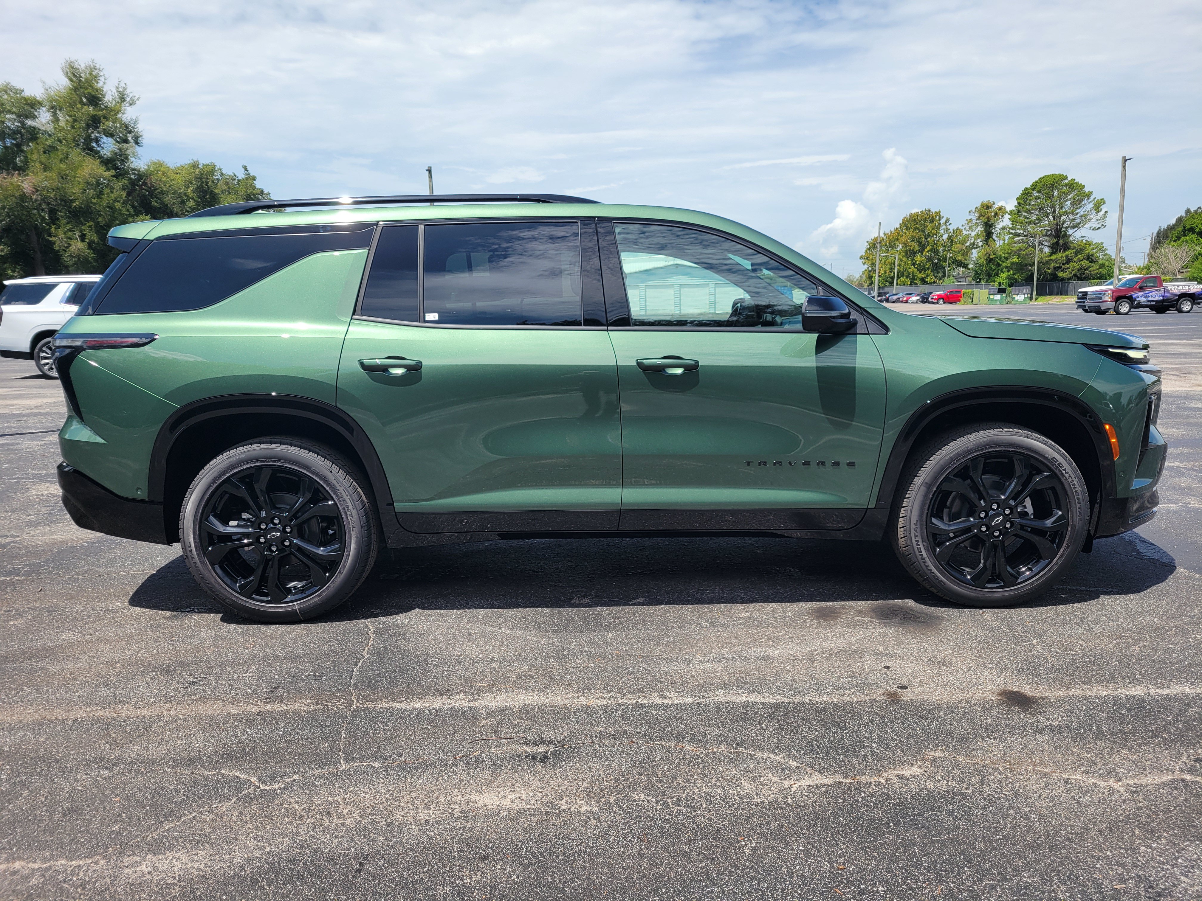 New 2027 Chevrolet Traverse RS FWD image 4
