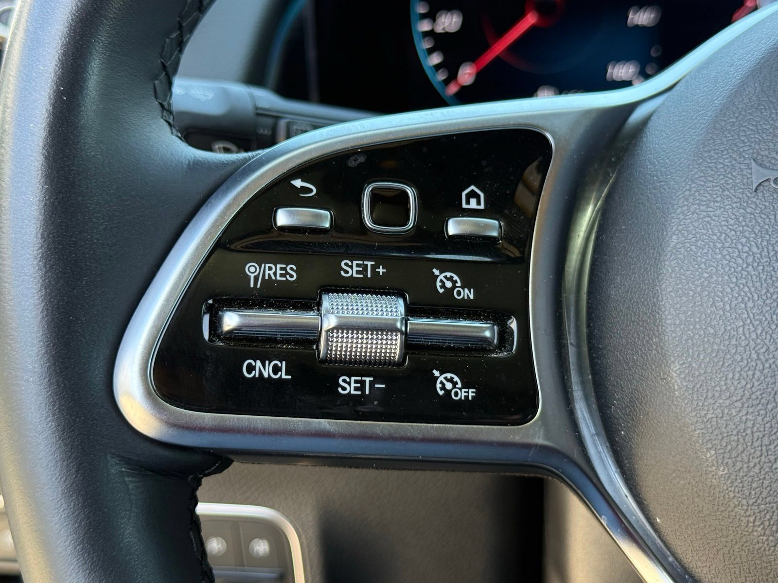 Used 2023 Mercedes-Benz GLB 250 image 32