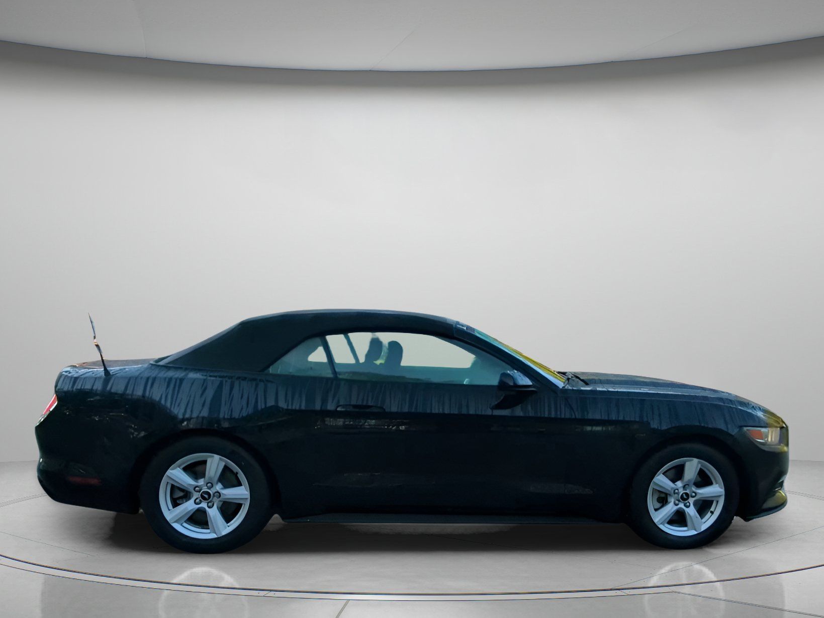 Used 2016 Ford Mustang Convertible RWD image 32