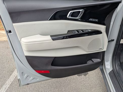Used 2023 Kia Carnival SX Prestige FWD image 10