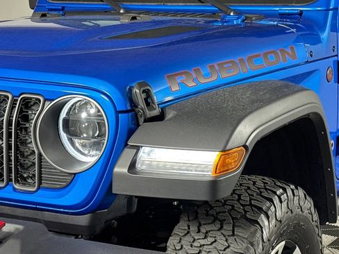 Certified 2025 Jeep Wrangler Unlimited Rubicon w/ Convenience Group AWD/4WD image 2