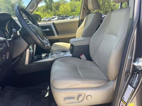 Used 2017 Toyota 4Runner SR5 Premium RWD image 12