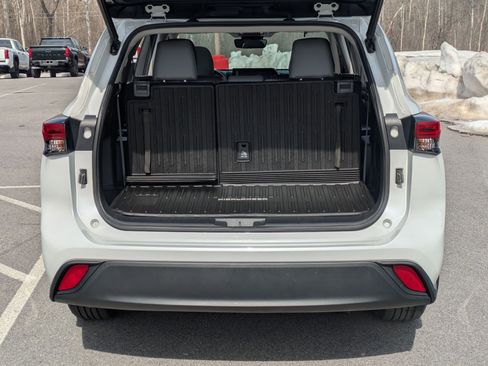 Used 2023 Toyota Highlander XLE image 21